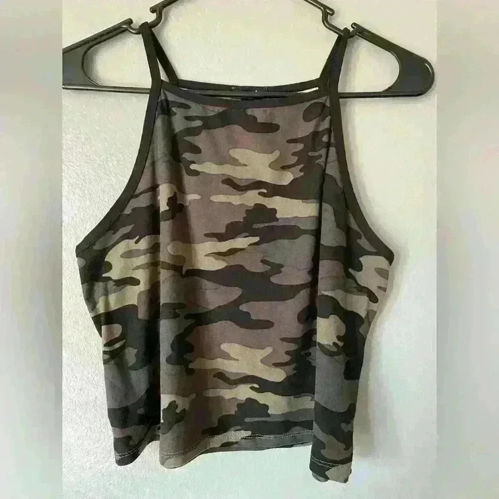💚 3/$15 Rue21 Size XL Camouflage Crop Tank Top. - Picture 2 of 5